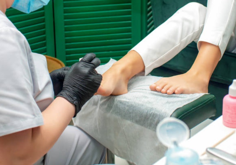 Foot-Bleach-Nishaaz-Bridal-Palace-The-Best-Beauty-Parlor
