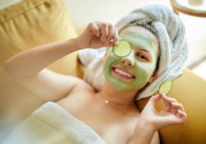 Fruit-Facial-Nishaaz-Bridal-Palace-The-Best-Beauty-Parlor