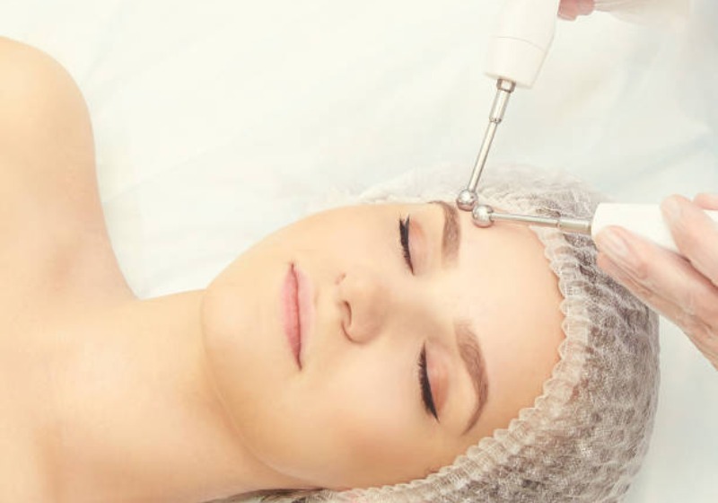 Galvanic-Facial-Nishaaz-Bridal-Palace-The-Best-Beauty-Parlor