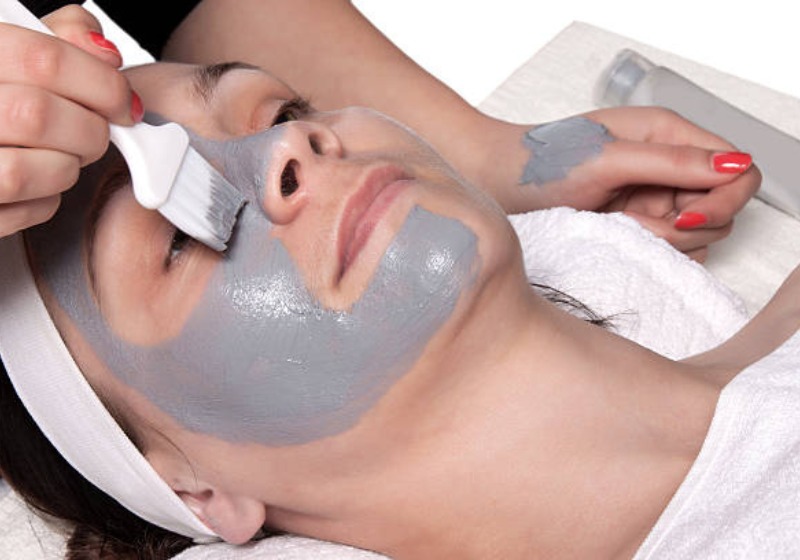 Silver-Facial-Nishaaz-Bridal-Palace-The-Best-Beauty-Parlor